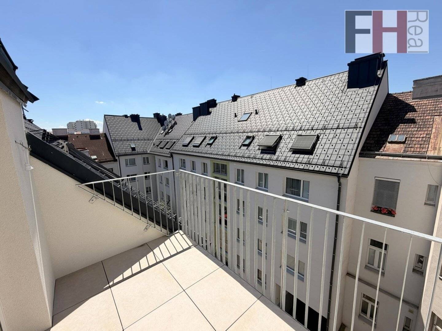 Penthouse apartment with west facing terrace and underfloor heating