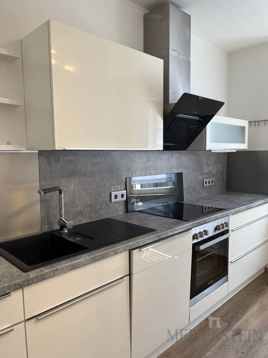Helle 2 Zimmer Wohnung mit Einbauküche in zentrumsnaher Lage