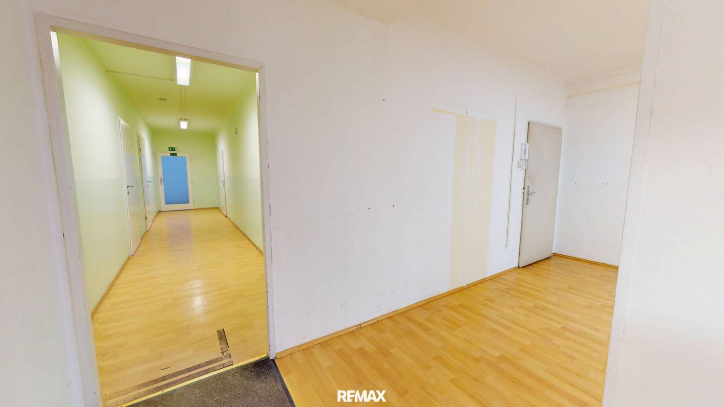 Office Space with Dual Entrances in Central Location