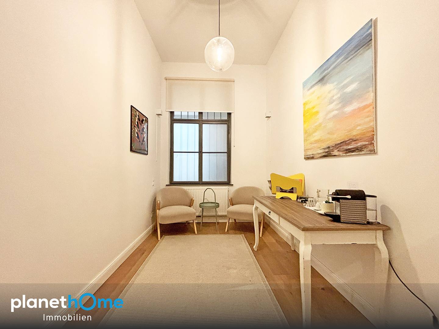 Stylish ground floor apartment with lightwell and high ceilings
