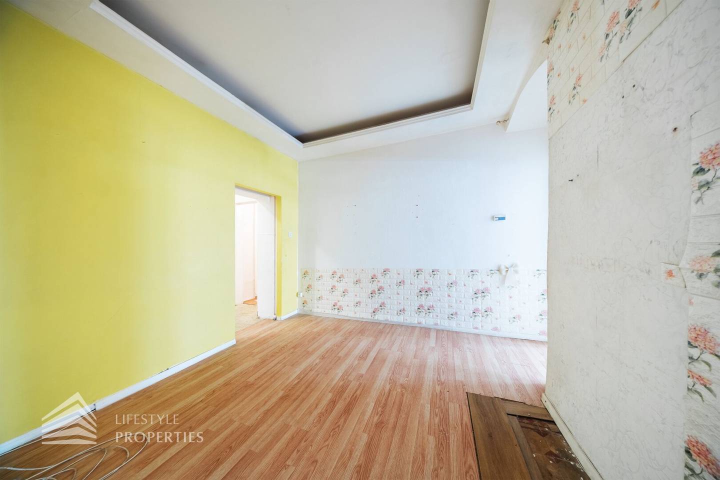 Renovation-Ready Altbau Apartment Near Meiselmarkt