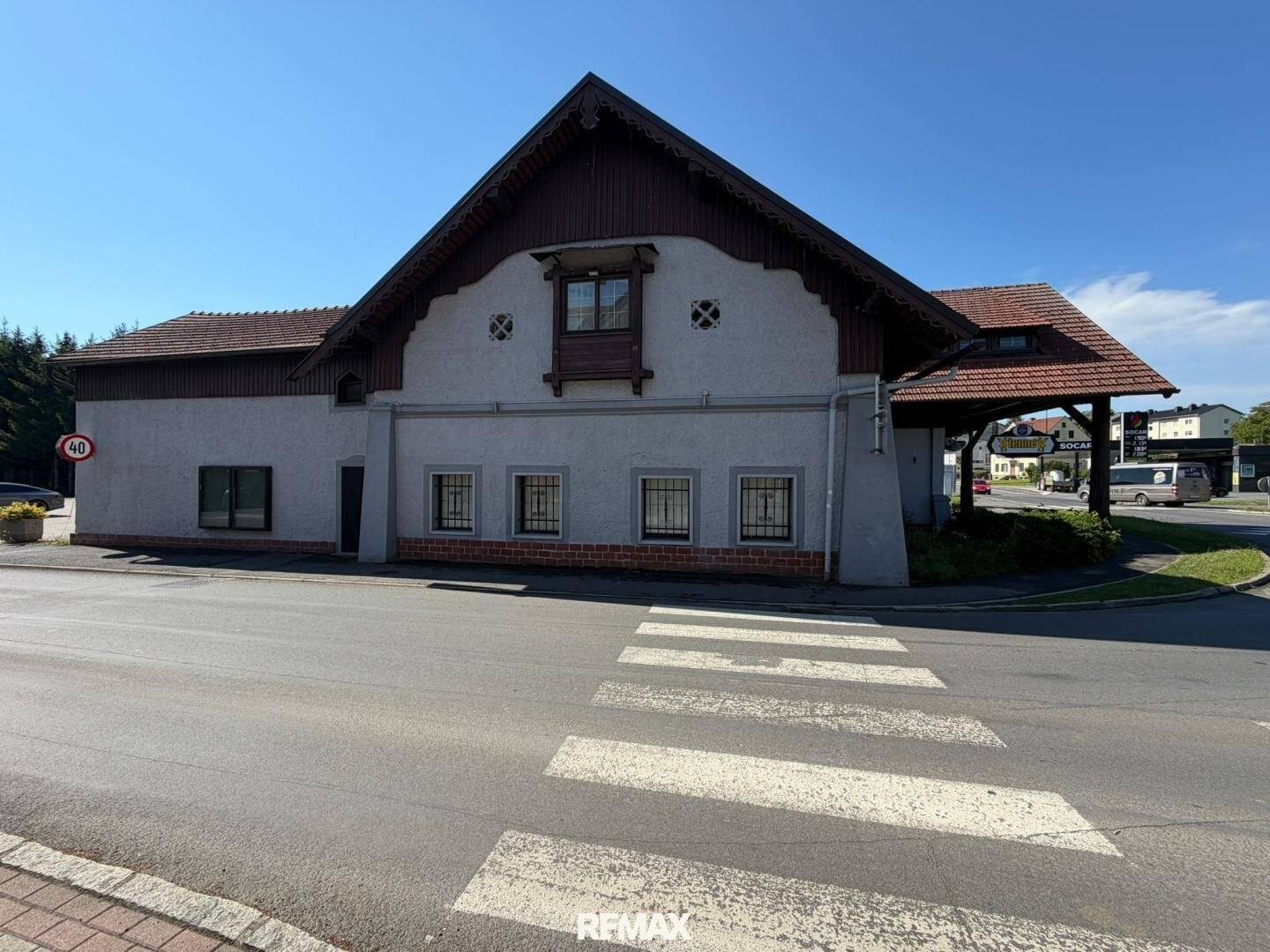 Gewerbeimmobilie mit Parkplätzen in zentraler Lage