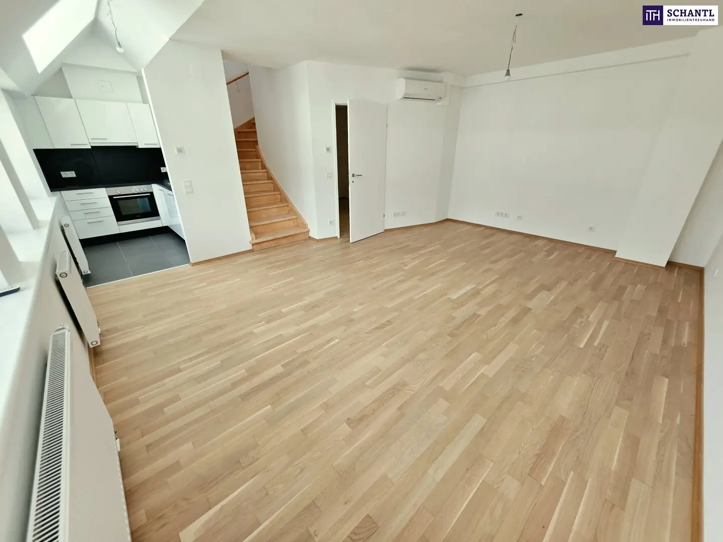 Bright Maisonette Apartment with Air Conditioning and District Heating