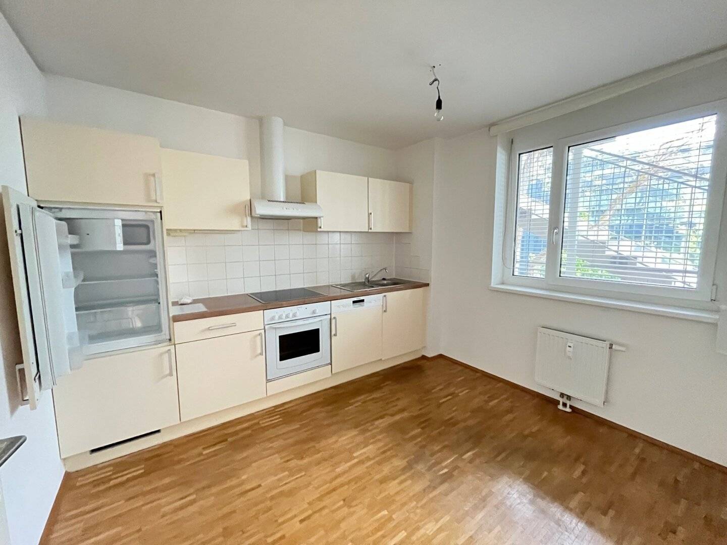 Barrier-Free Ground Floor Apartment with Open Kitchen near Main Station