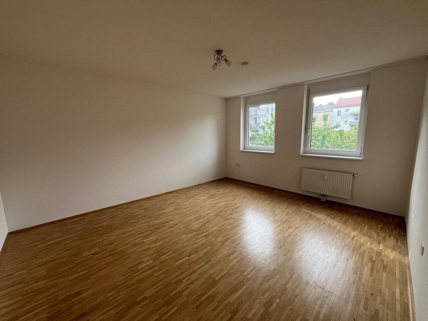 Barrier-Free Ground Floor Apartment with Open Kitchen near Main Station