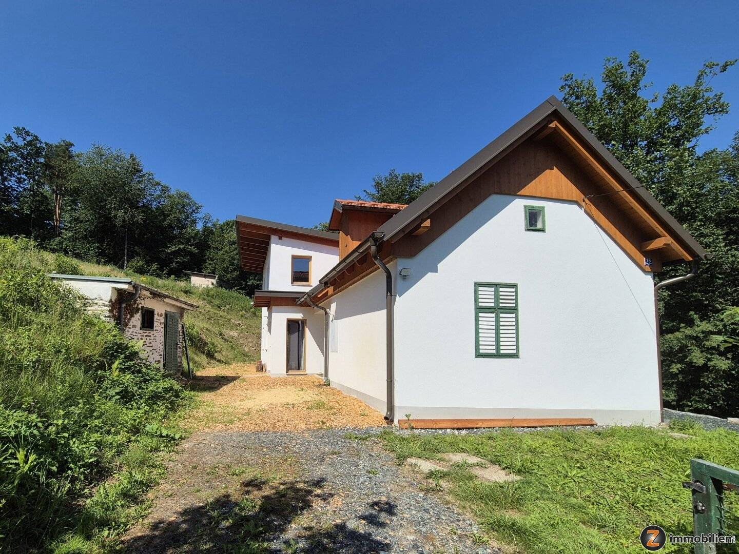 Neubau Landhaus mit Terrasse und Photovoltaik in ruhiger Ortsrandlage