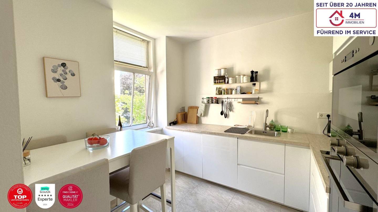Bright Altbau apartment near Schönbrunn