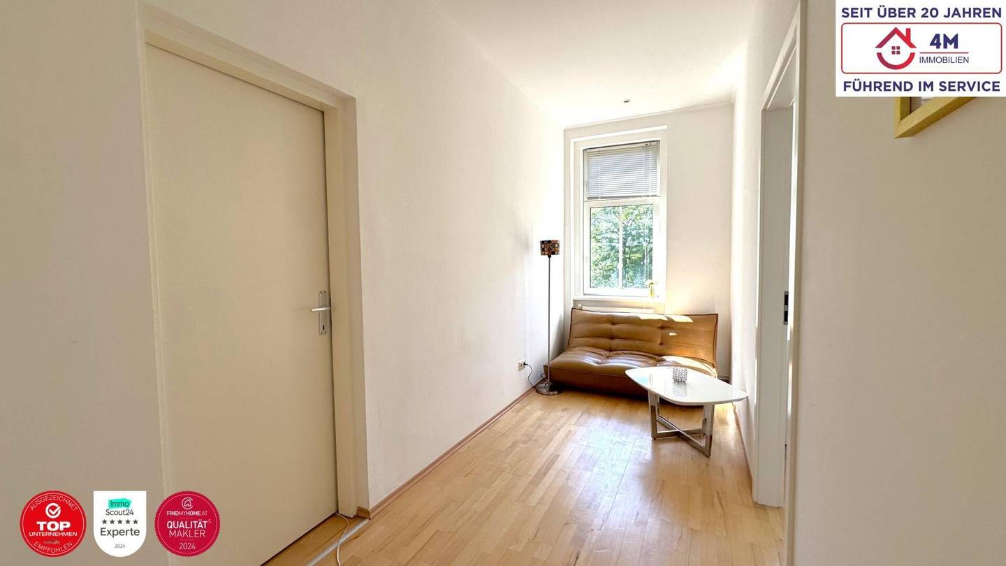 Bright Altbau apartment near Schönbrunn