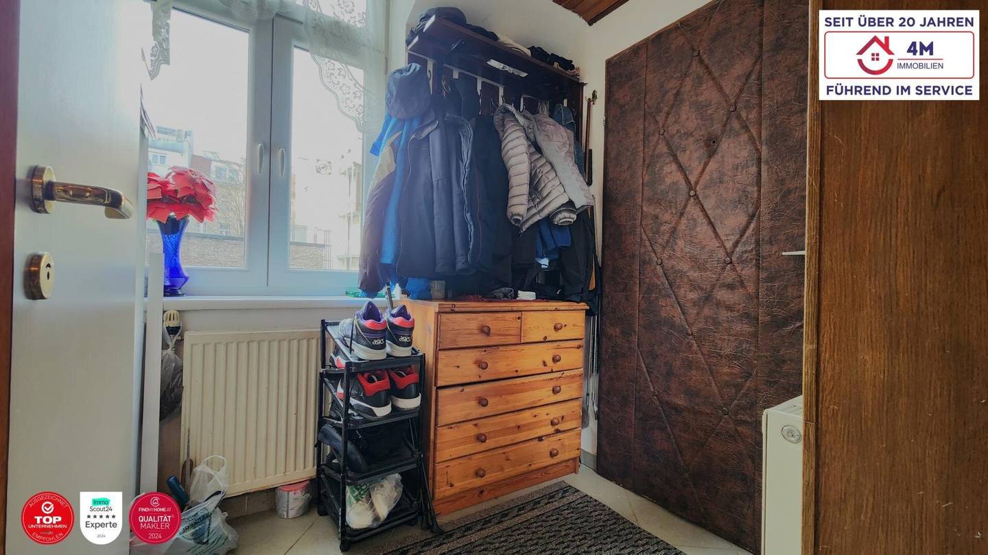 Well-maintained Altbau apartment with flexible handover near U1
