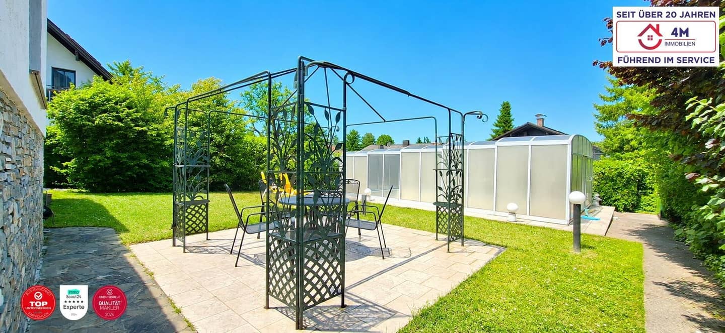 Architektenvilla mit Pool und Terrassen in Grünlage am Laaer Berg