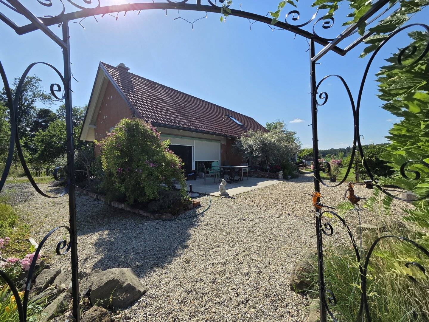 Modernes Landhaus mit Garten und Garage in sonniger Sackgassenlage