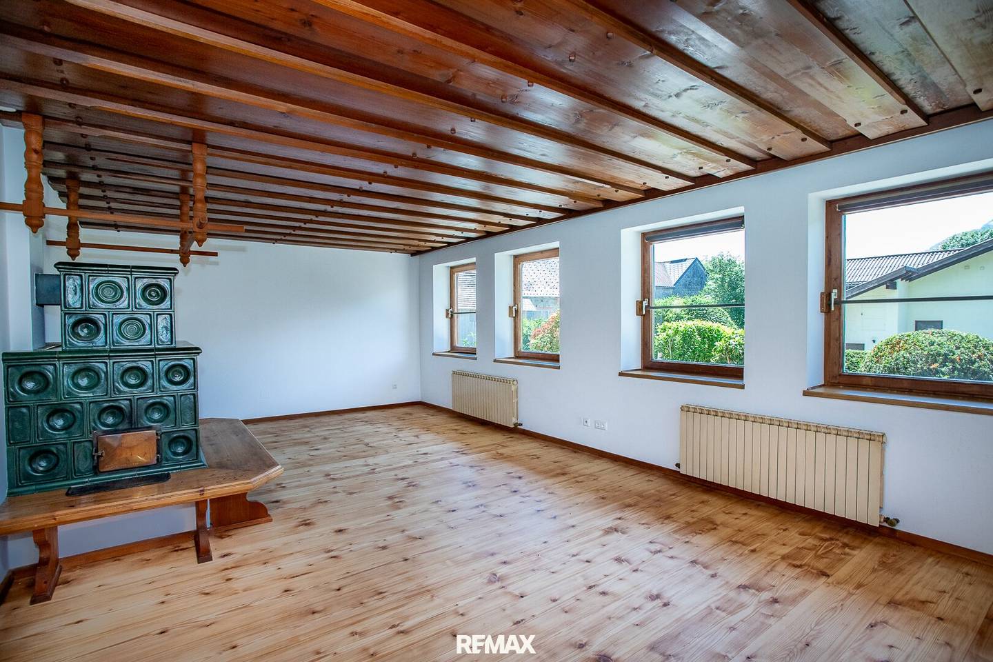 Einfamilienhaus mit Terrasse Balkon und Garage in sonniger Lage