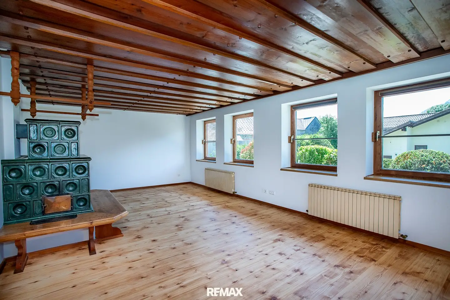 Family home with terrace balcony and garage in sunny location