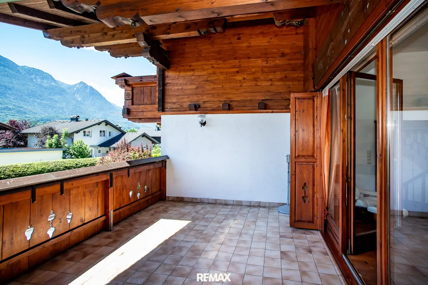 Family home with terrace balcony and garage in sunny location