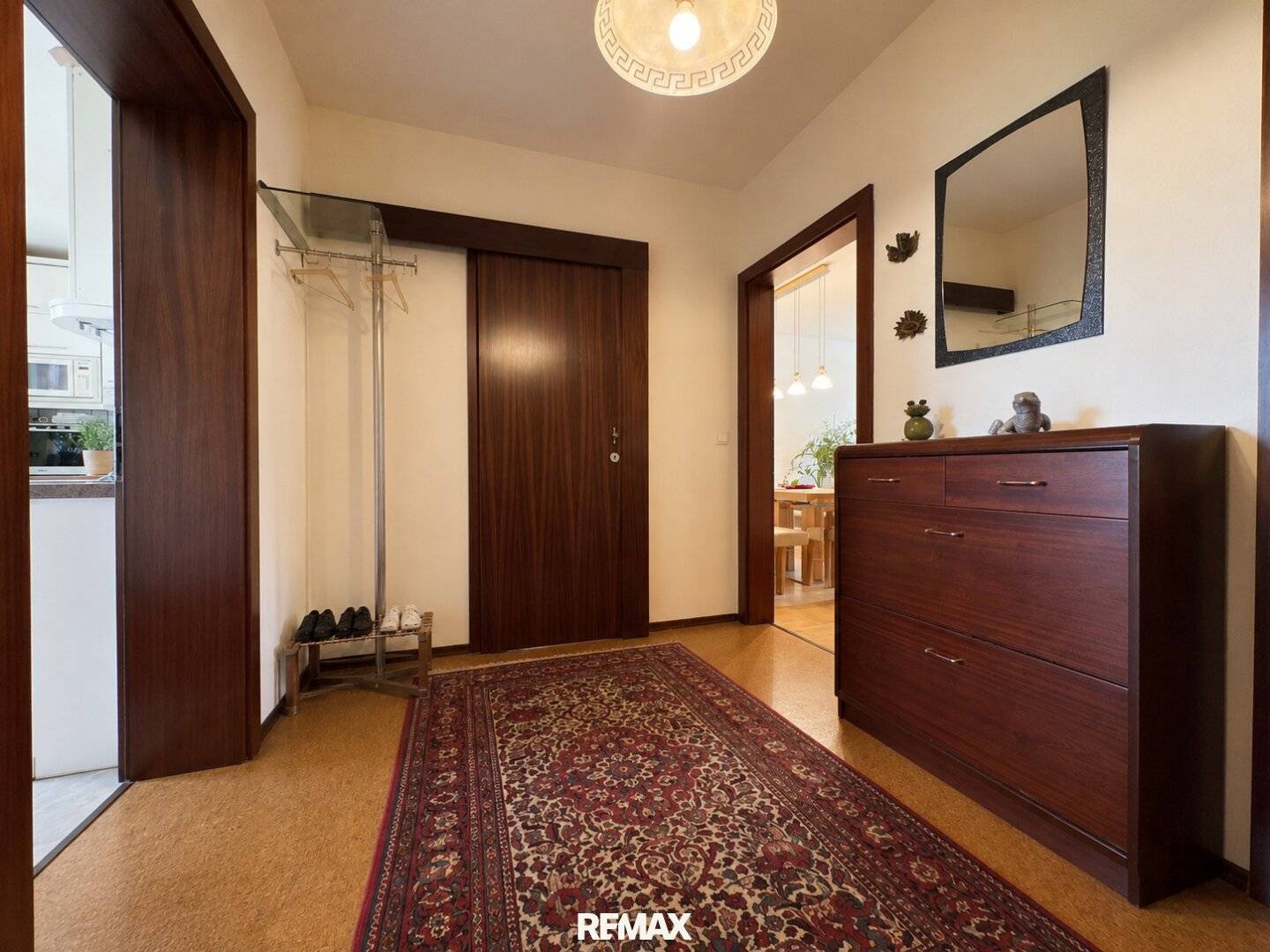 Well maintained garden apartment with private garden and underground parking
