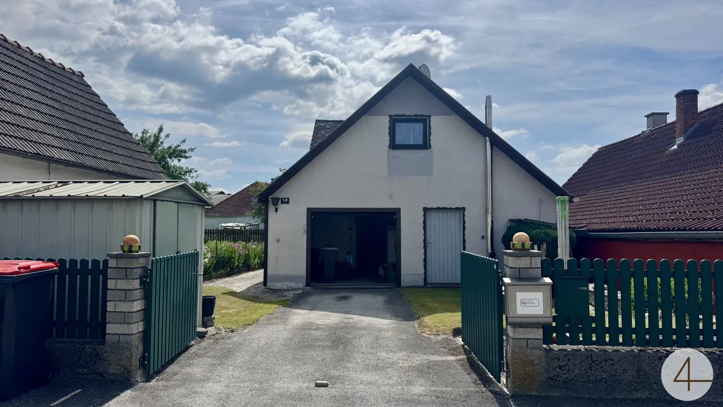 Haus mit kleinem Garten in ruhiger Sackgasse