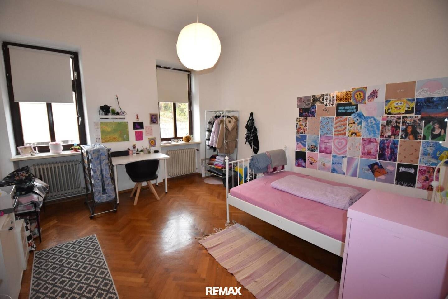 Bright period apartment with cellar storage near the station
