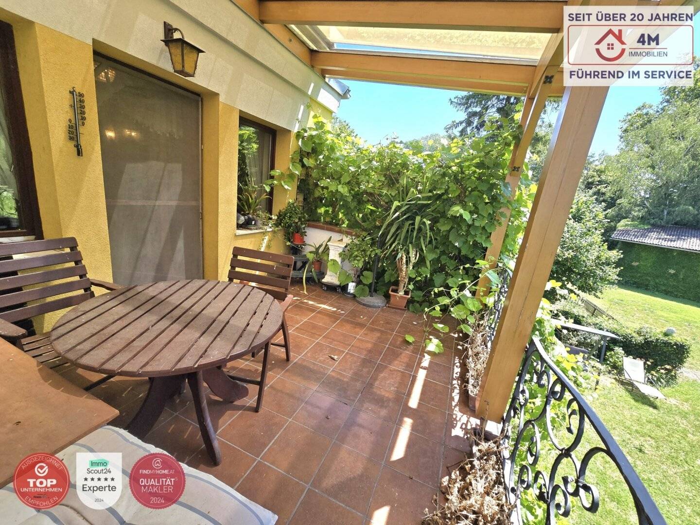 Charmantes Einfamilienhaus mit parkähnlichem Garten und Sauna