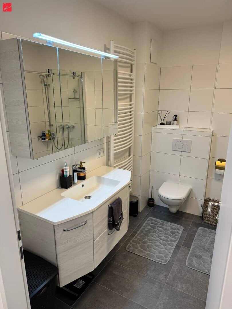 Helle Neubauwohnung mit Südloggia und Aufzug