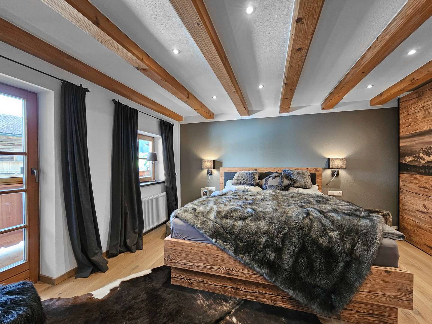 Renovated Upper Floor Apartment with Balcony and Mountain View