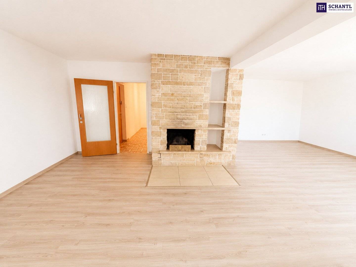 Apartment with fireplace sunny loggia and parking space