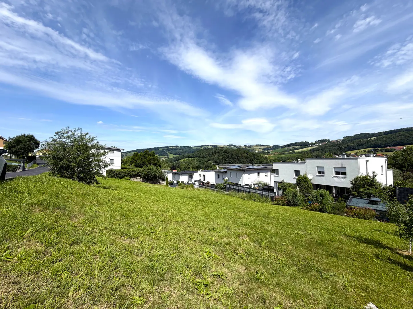 Spacious building plot with unobstructed views