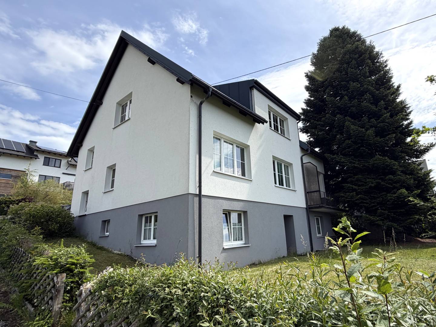Einfamilienhaus mit Garten Balkon und Fernblick