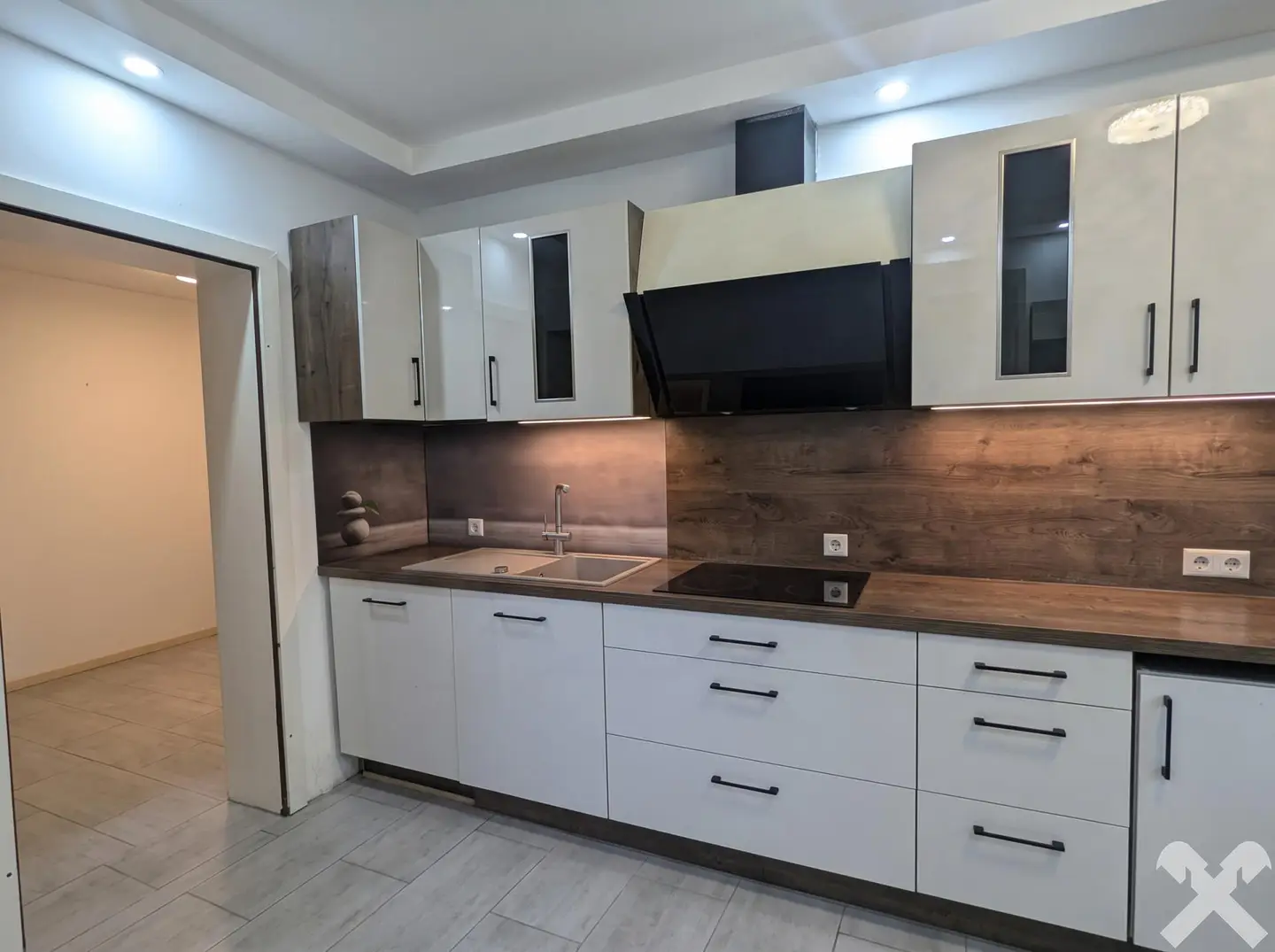 Rented 4-Room Apartment with Balcony and Loggia