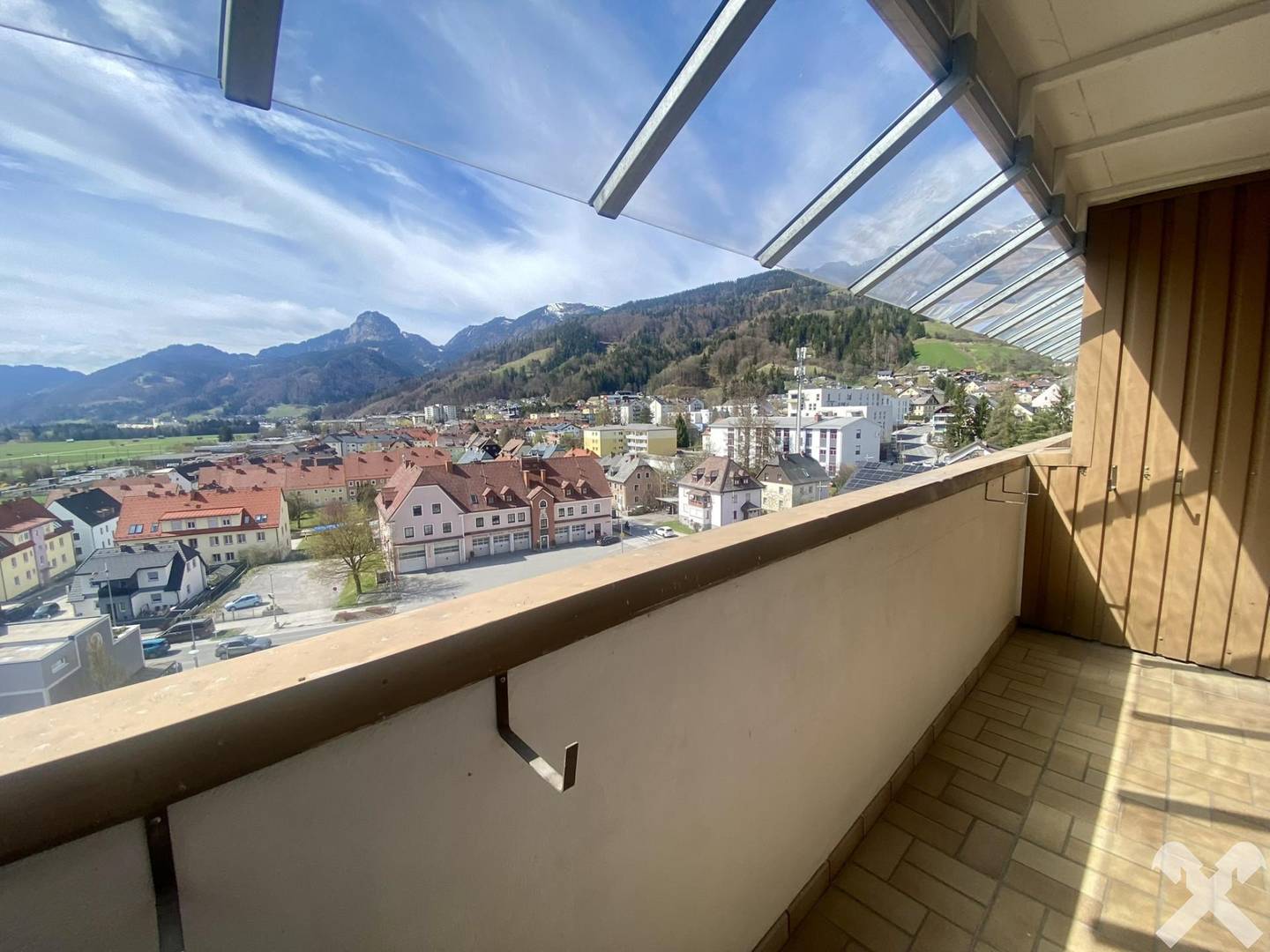 Helle Wohnung mit Südwestbalkon und Bergblick am Hauptplatz