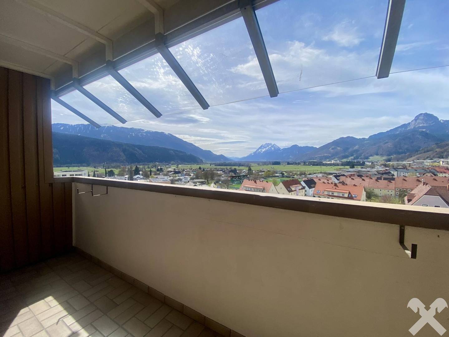 Helle Wohnung mit Südwestbalkon und Bergblick am Hauptplatz