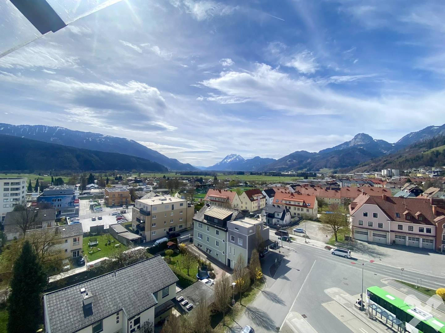 Helle Wohnung mit Südwestbalkon und Bergblick am Hauptplatz
