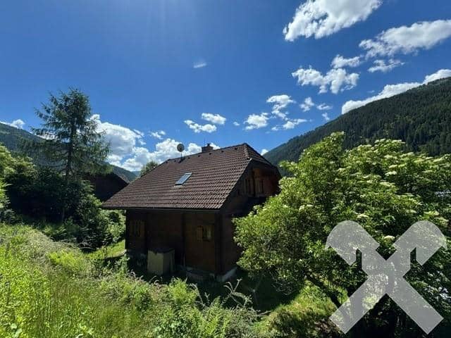 Charmantes Holzblockhaus mit Terrasse und Bergblick