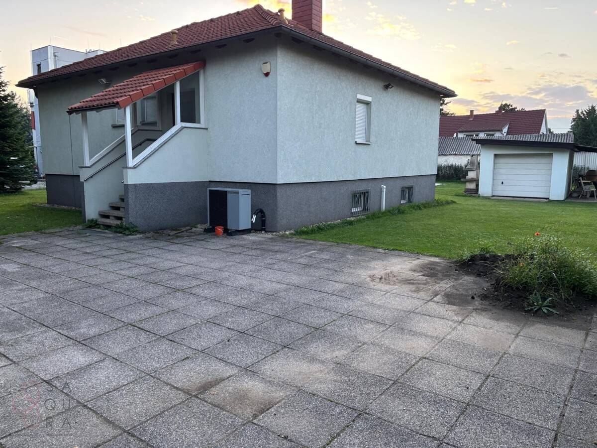 Einfamilienhaus mit großem Garten und Terrasse in ruhiger Lage