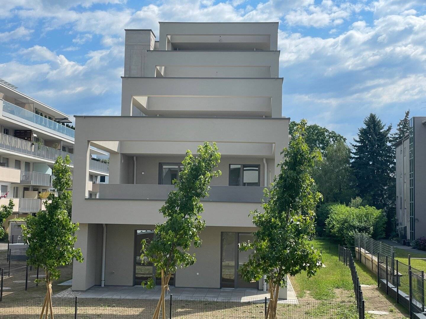 New build apartment with large terrace and underground parking in Jakomini