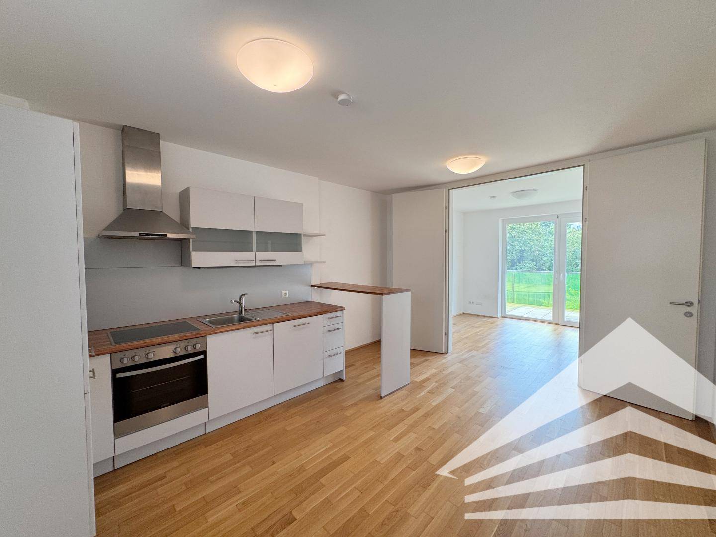 Sunny 2 Room Apartment with Balcony and Courtyard Location