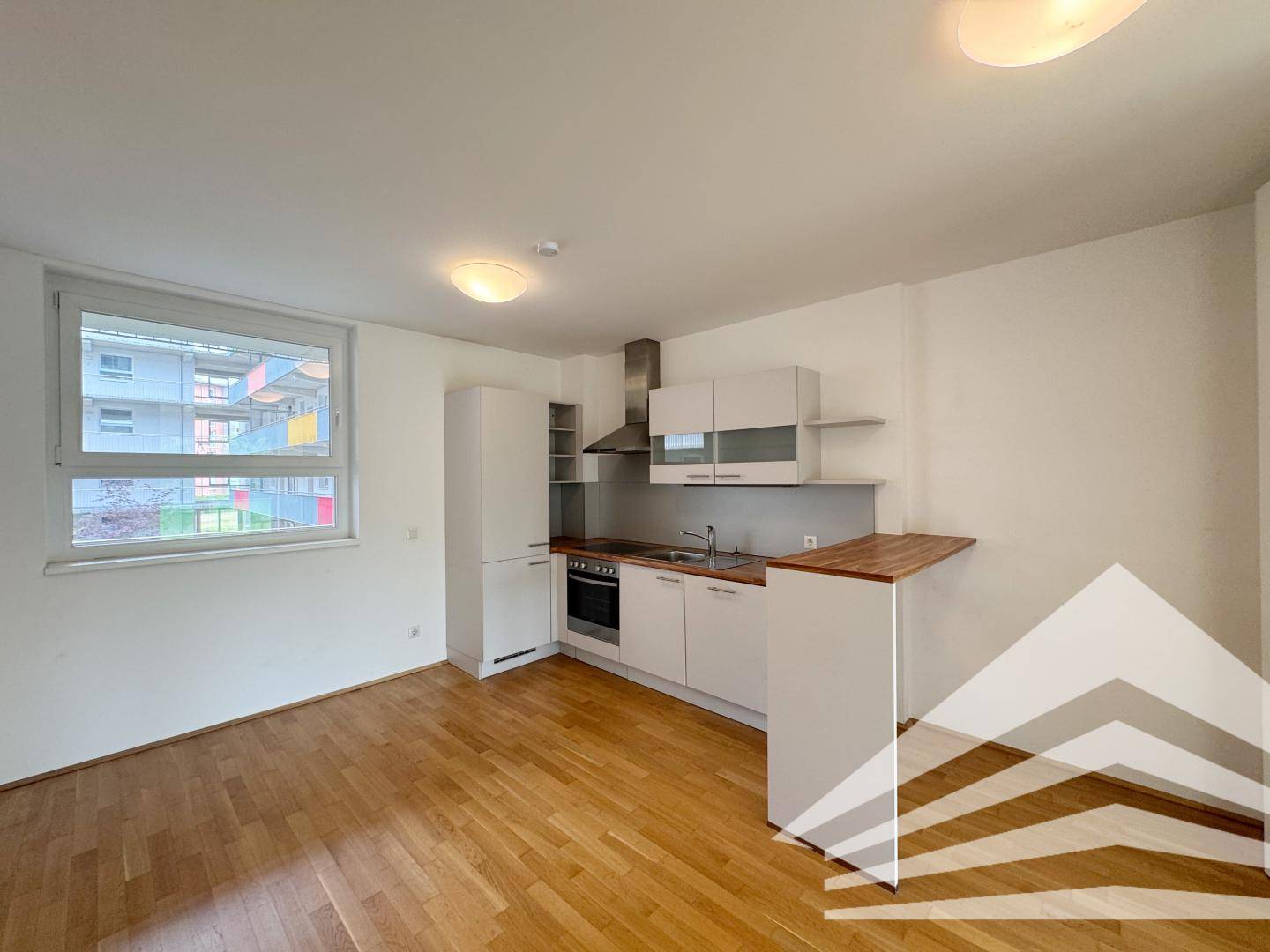 Sunny 2 Room Apartment with Balcony and Courtyard Location