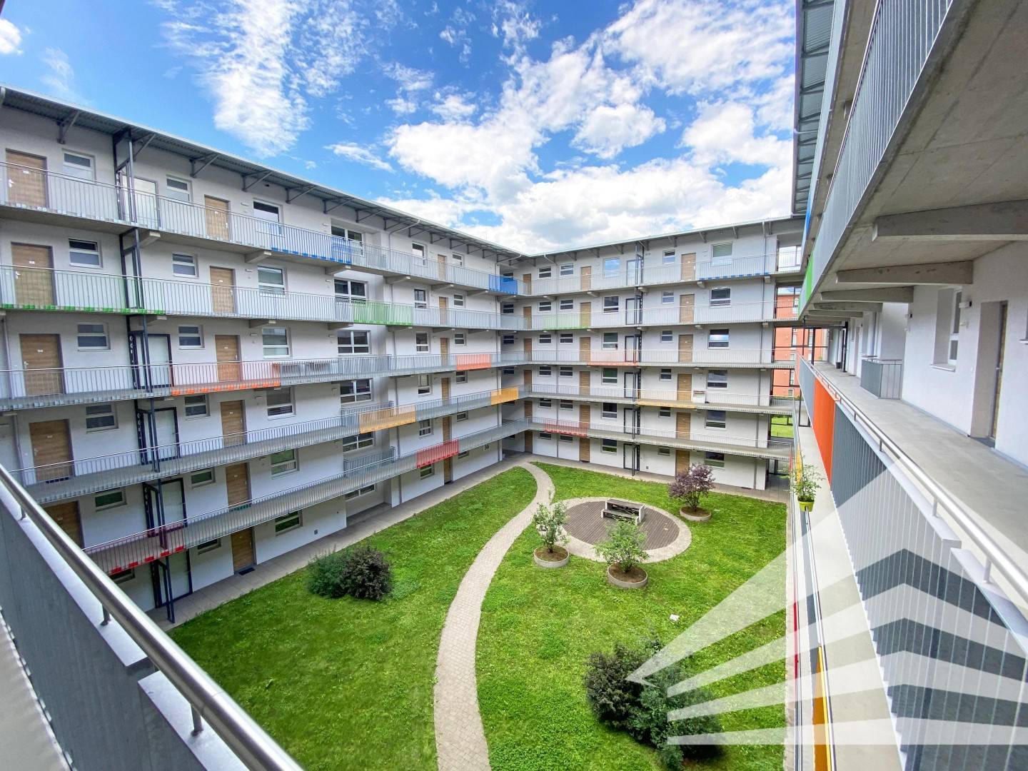 New build apartment with balcony and courtyard in central location