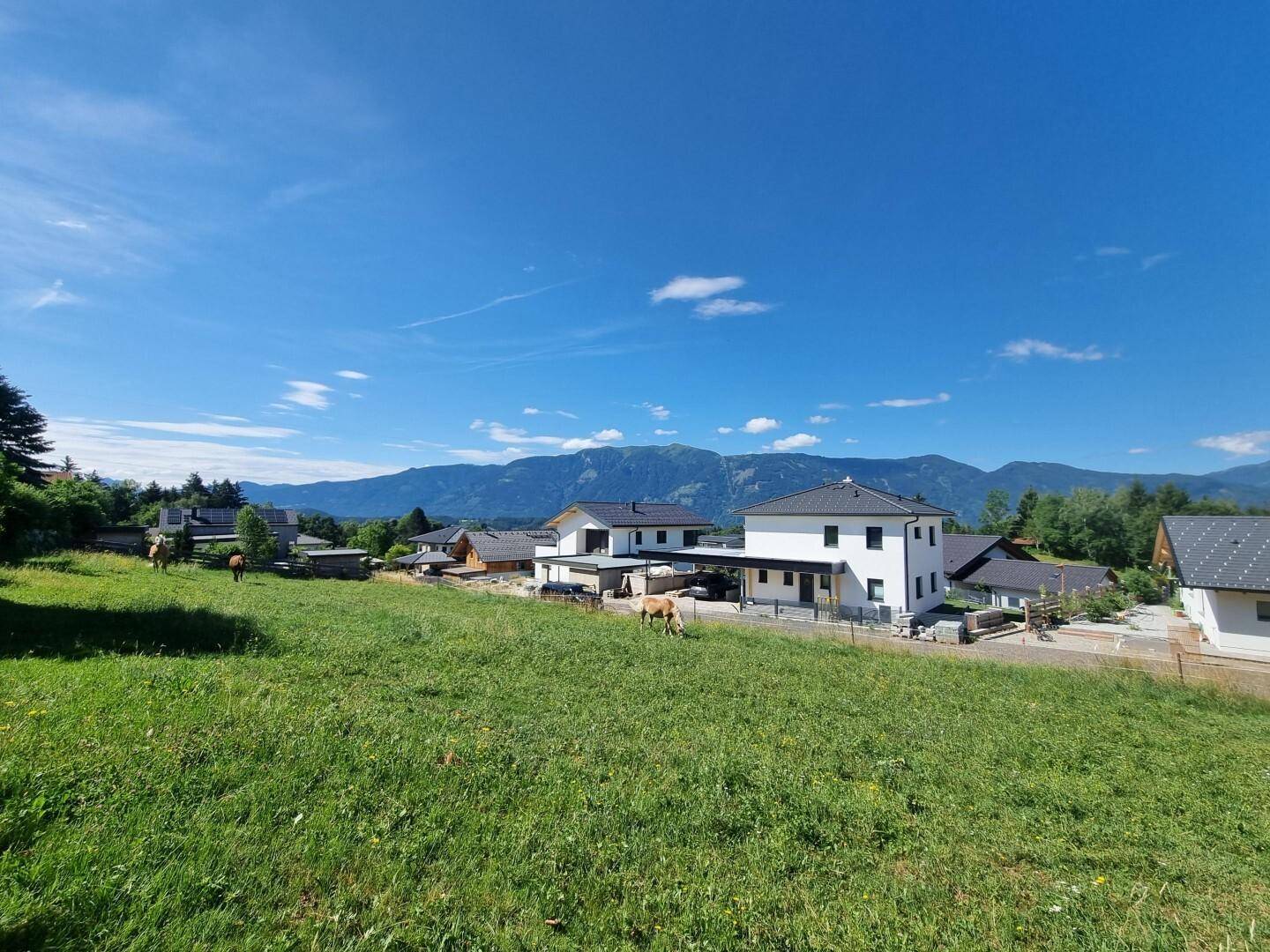 Sonniges Baugrundstück mit Einreichplan