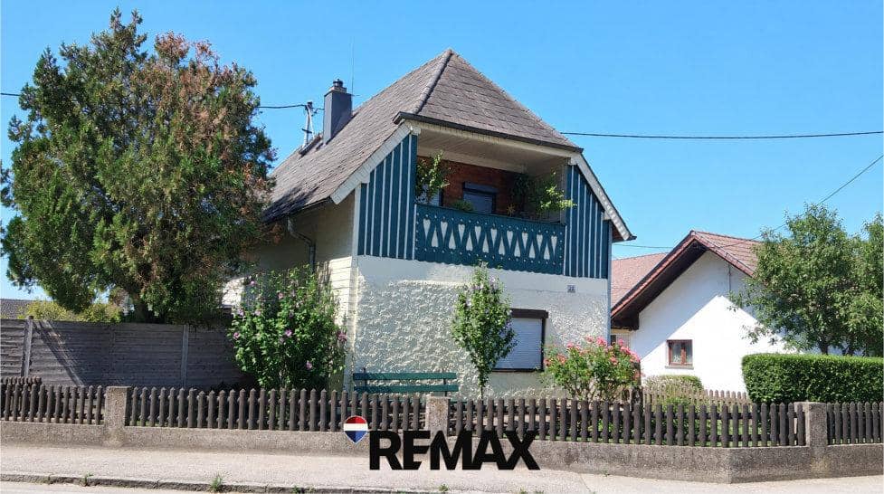 Einfamilienhaus mit Garage und Keller in ruhiger Lage