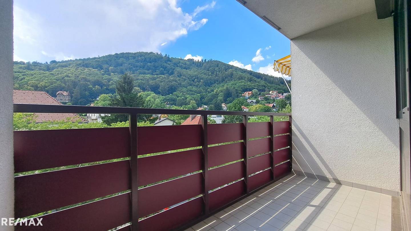 Well-kept apartment with loggia and view of greenery