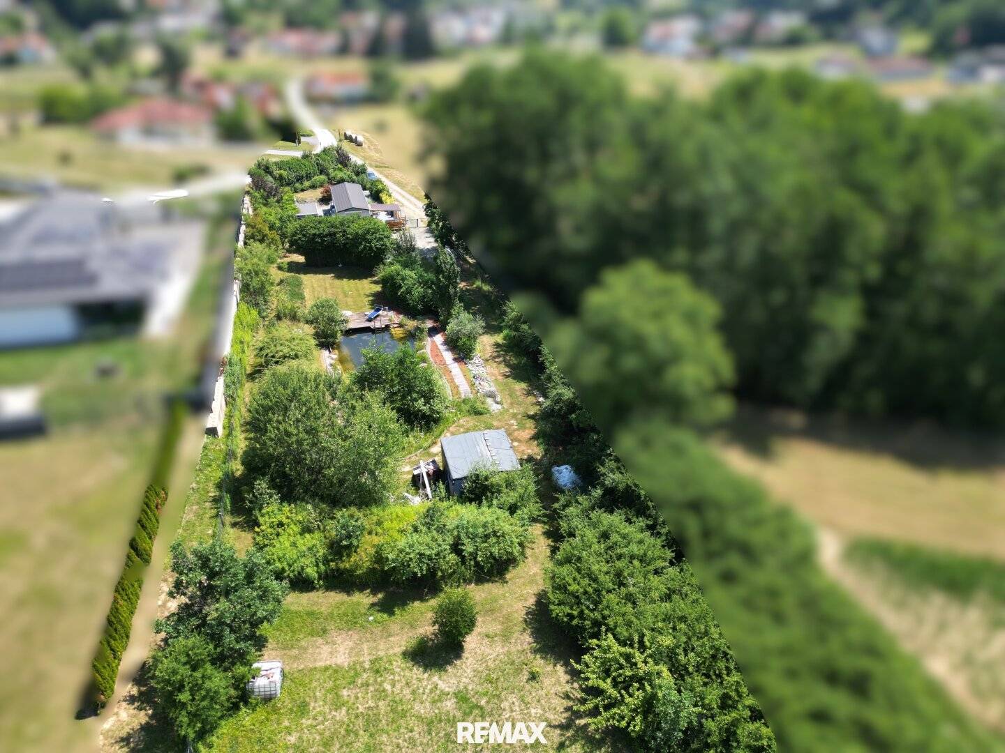 Mobilheim mit Schwimmteich und Baupotenzial in sonniger Ruhelage