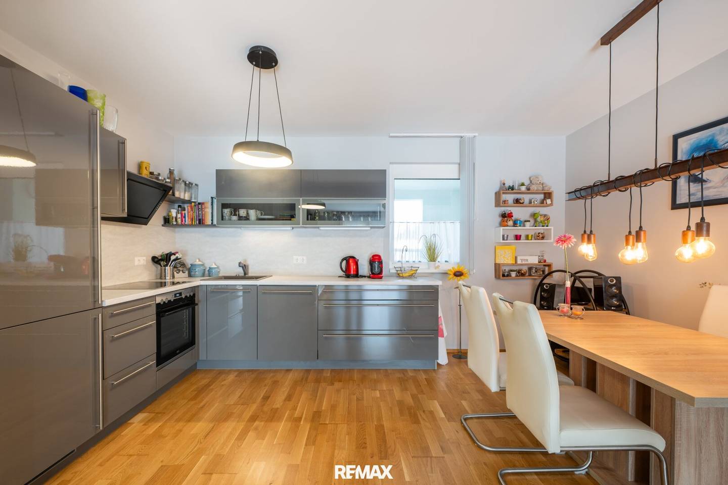 Well maintained 2 room apartment with west facing balcony and district heating