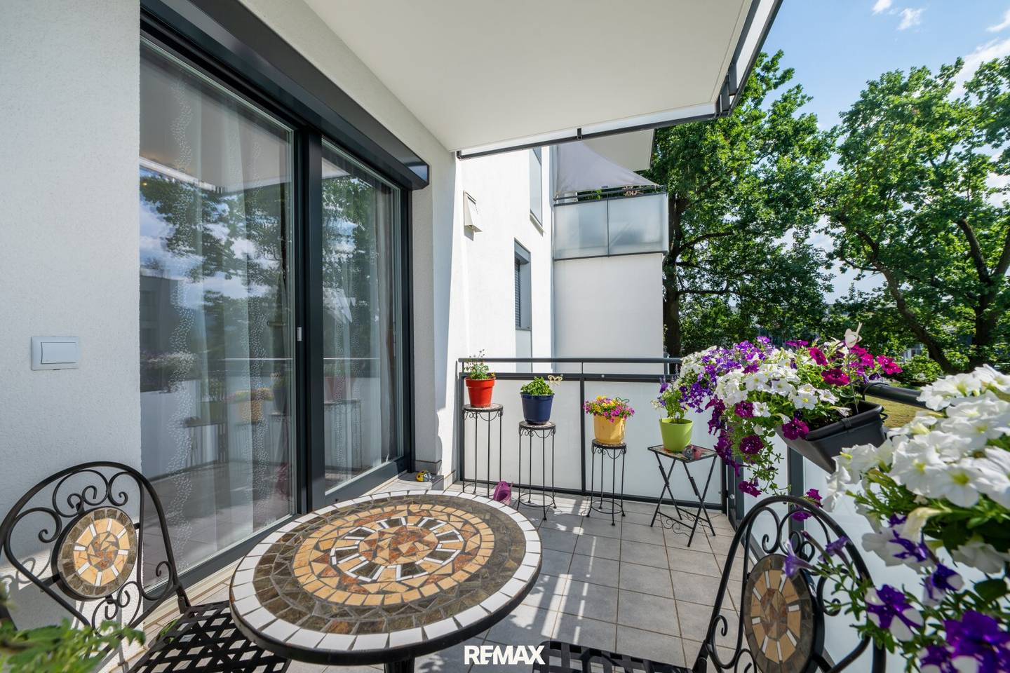 Well maintained 2 room apartment with west facing balcony and district heating