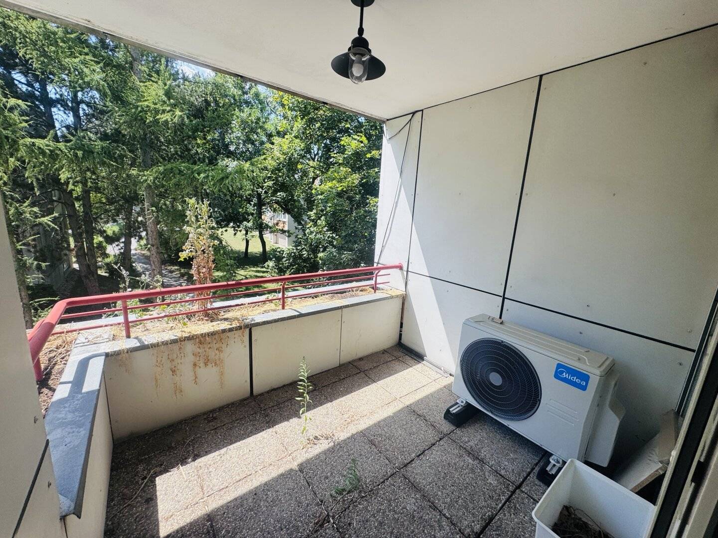 Bright 2-room new build apartment with terrace and parking in a quiet green location