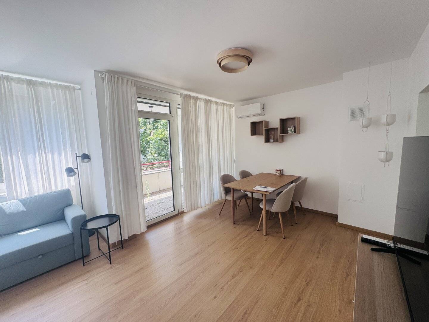 Bright 2-room new build apartment with terrace and parking in a quiet green location