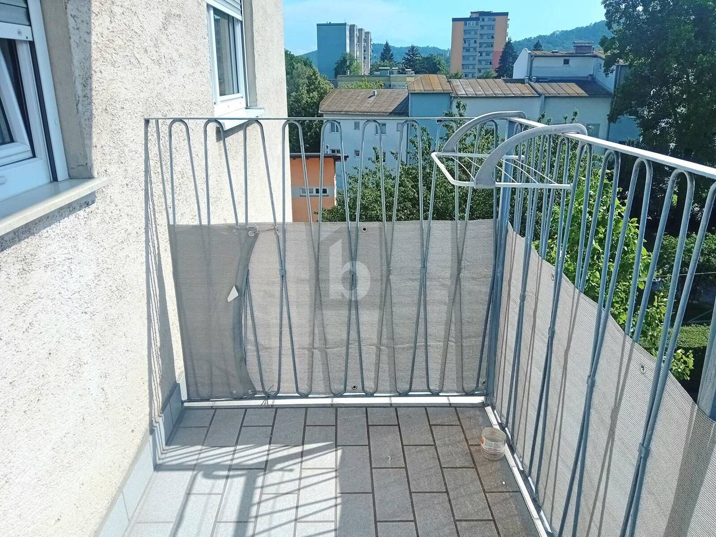 Newly renovated apartment with balcony and lift