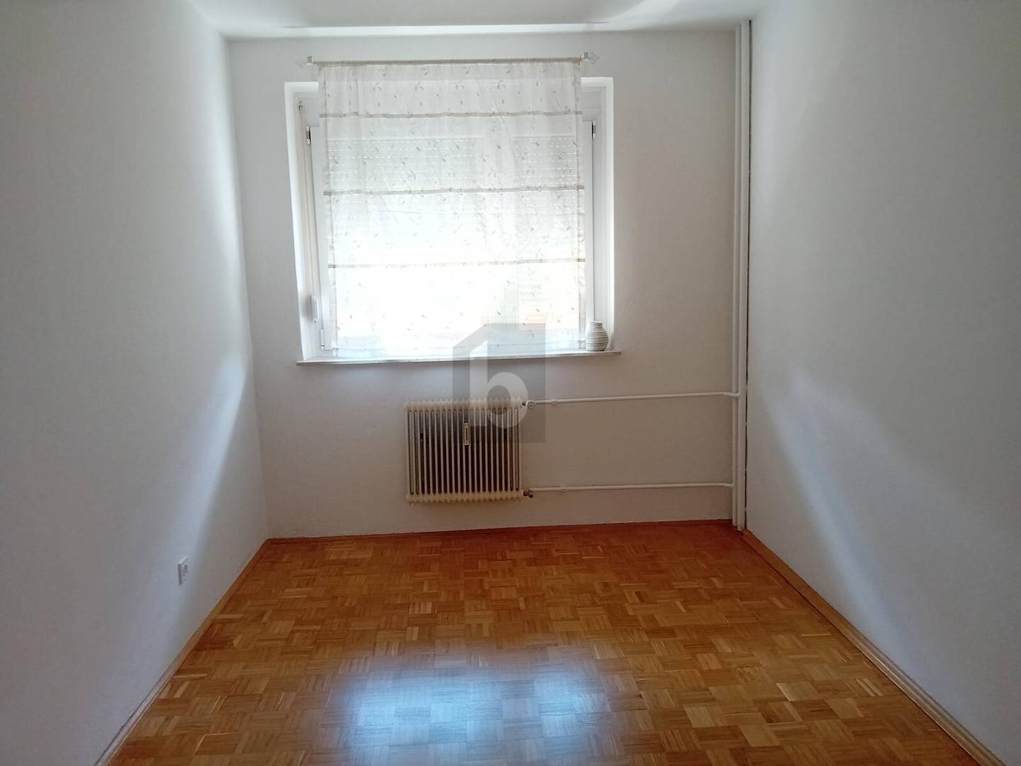 Newly renovated apartment with balcony and lift