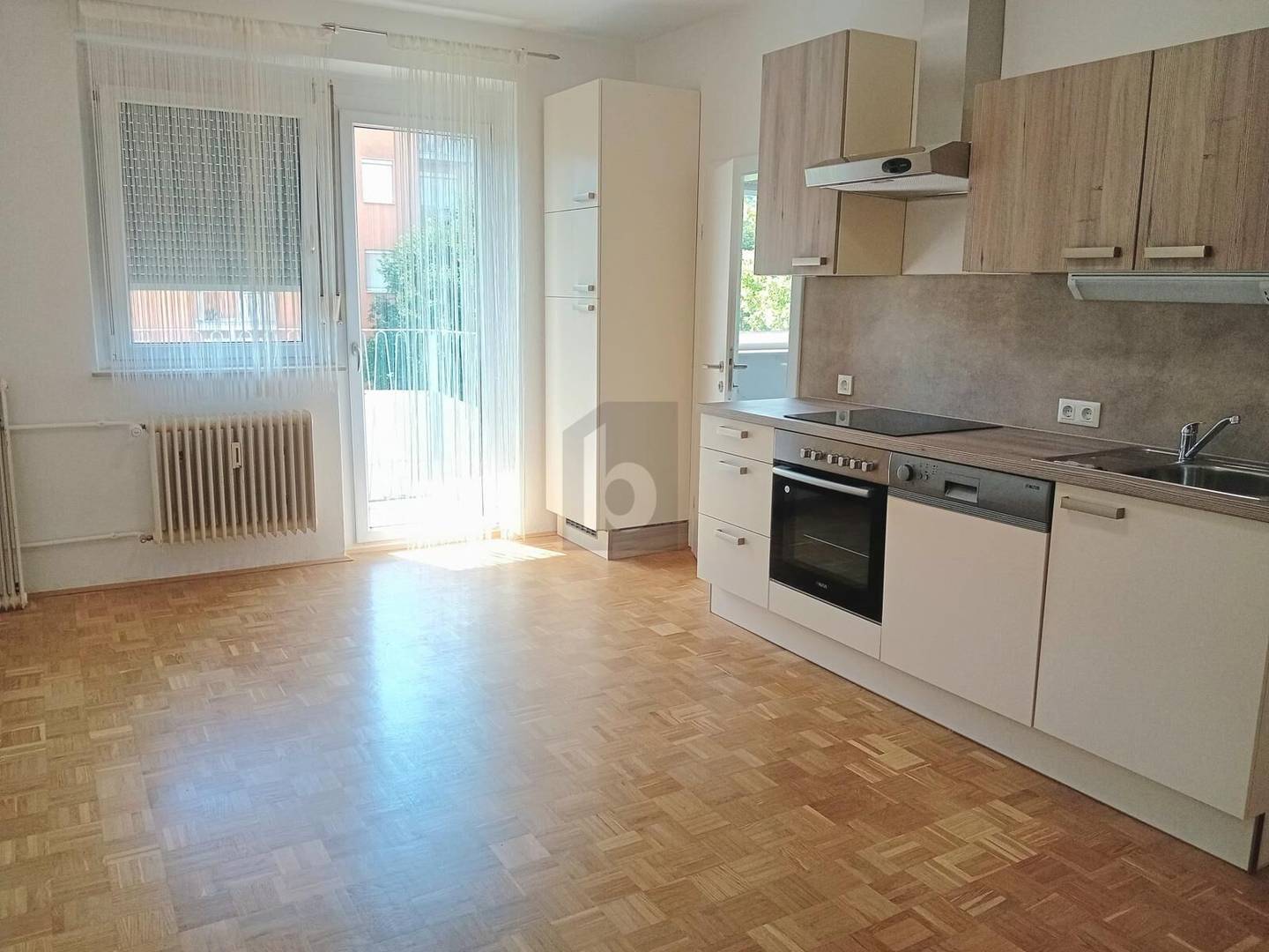 Newly renovated apartment with balcony and lift