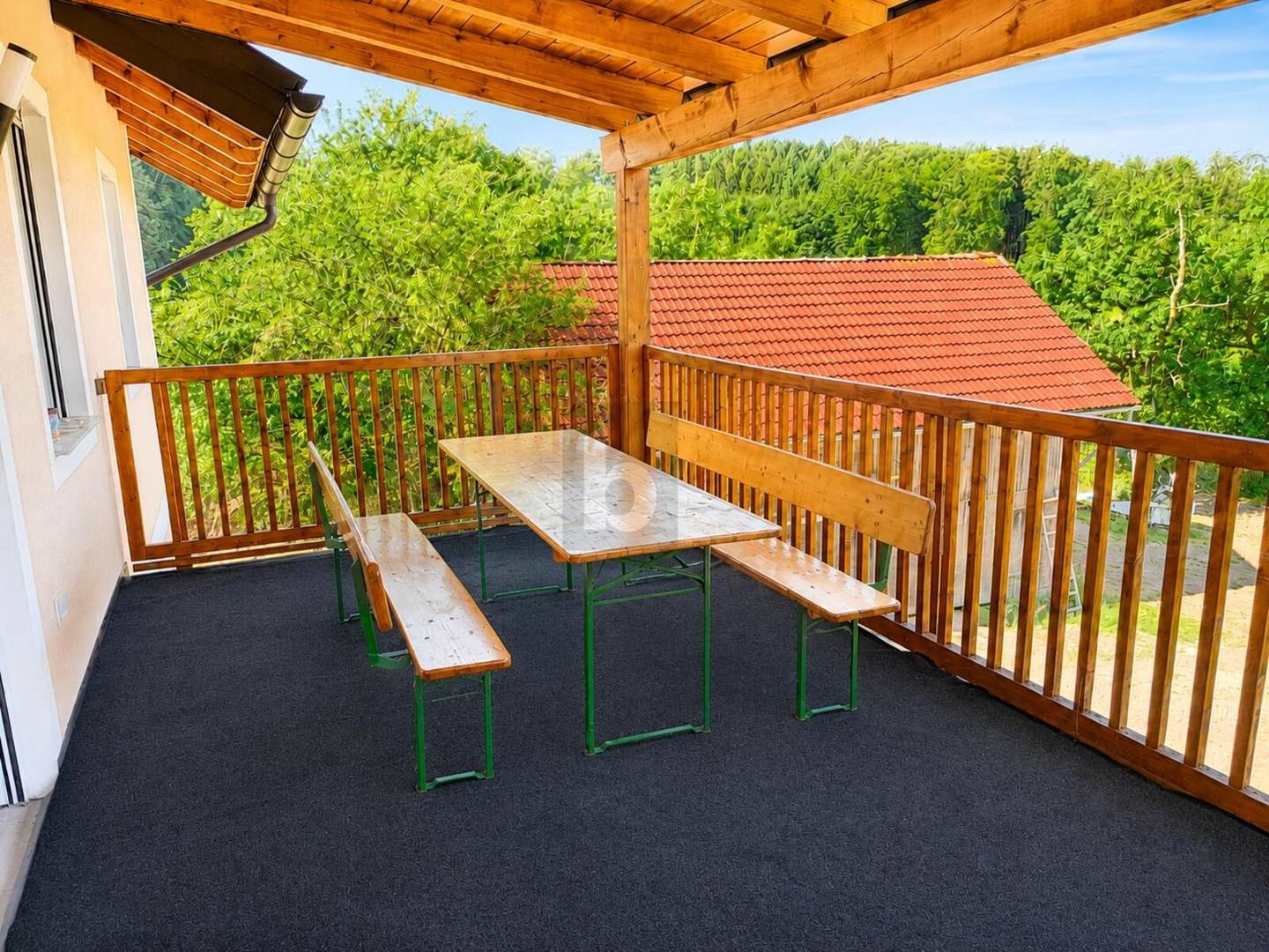 Wohnung with generous covered balcony and green view