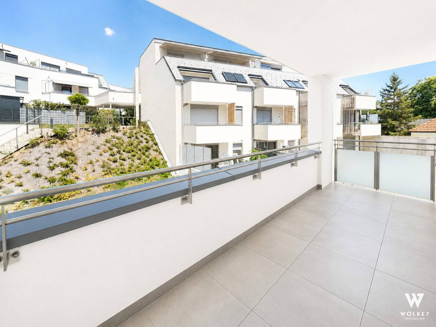 Neubauwohnung mit Balkon und Tiefgarage in ruhiger Lage